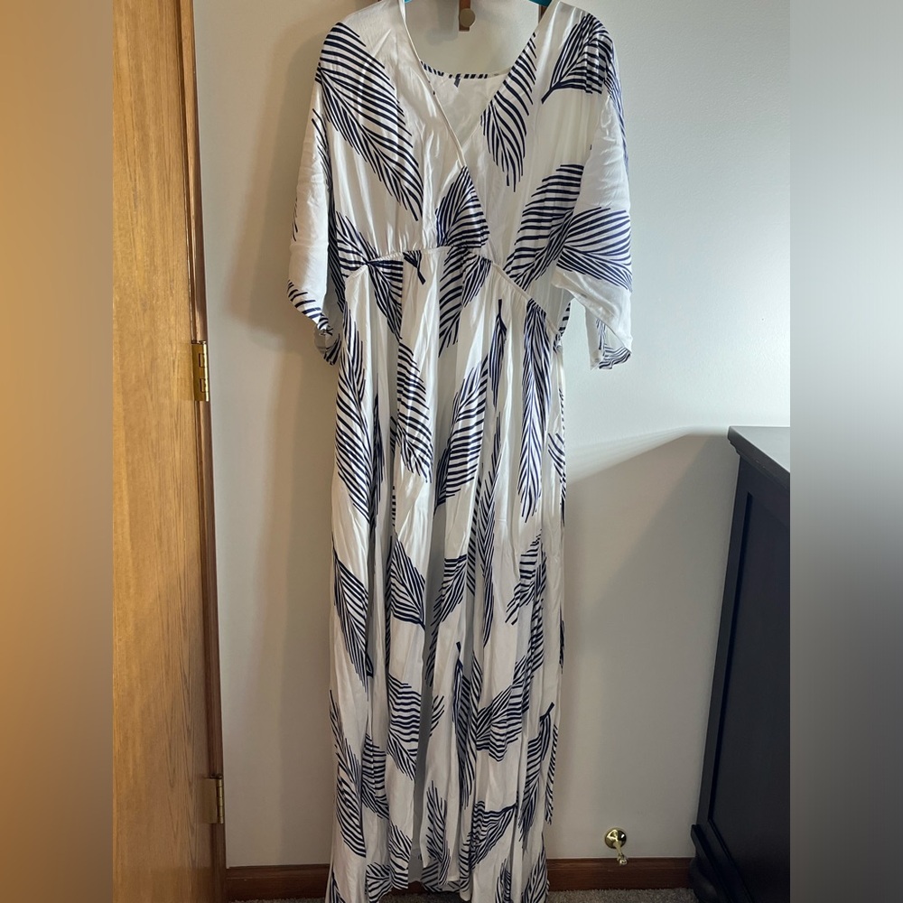 Baltic born xxl white with blue feather.